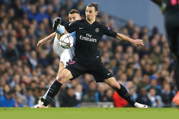Nicolas Otamendi of Manchester City battles Zlatan Ibrahimovic of PSG during the UEFA Champions League Quarter Final match at the Etihad Stadium. Photo credit should read: Philip Oldham/Sportimage PUBLICATIONxNOTxINxUK Nicolas Otamendi of Manchester City Battles Zlatan Ibrahimovic of PSG during The UEFA Champions League Quarter Final Match AT The Etihad Stage Photo Credit should Read Philip Oldham Sportimage PUBLICATIONxNOTxINxUK