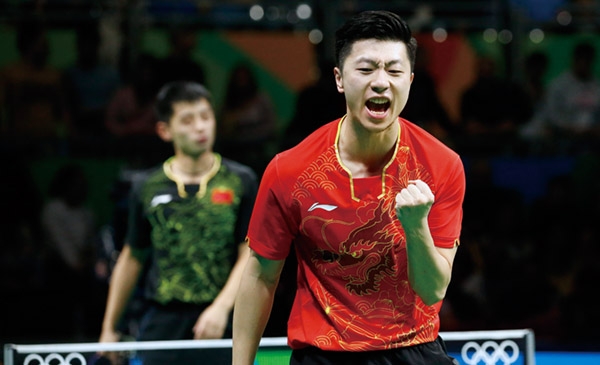epa05475814 Long Ma of China celebrates a point against his compatriot Jike Zhang during the men's singles gold medal match of the Rio 2016 Olympic Games table tennis tournament at the Riocentro in Rio de Janeiro, Brazil, 11 August 2016.  EPA/LARRY W. SMITH